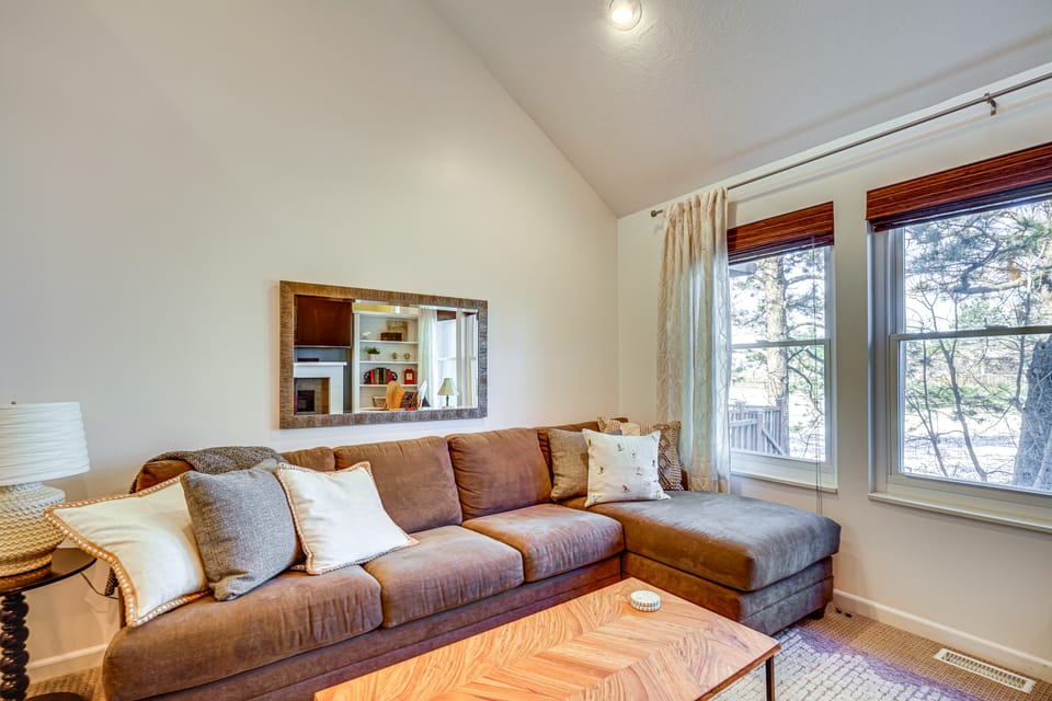 Modern Townhome w/ Hot Tub: 10 Mi to Snowbird! Apartment in Cottonwood Heights