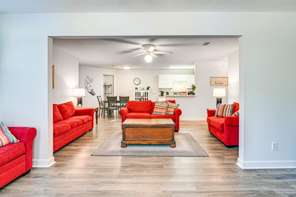 Murrells Inlet Condo w/ Pool Access, Near Beach! Apartment in Murrells Inlet