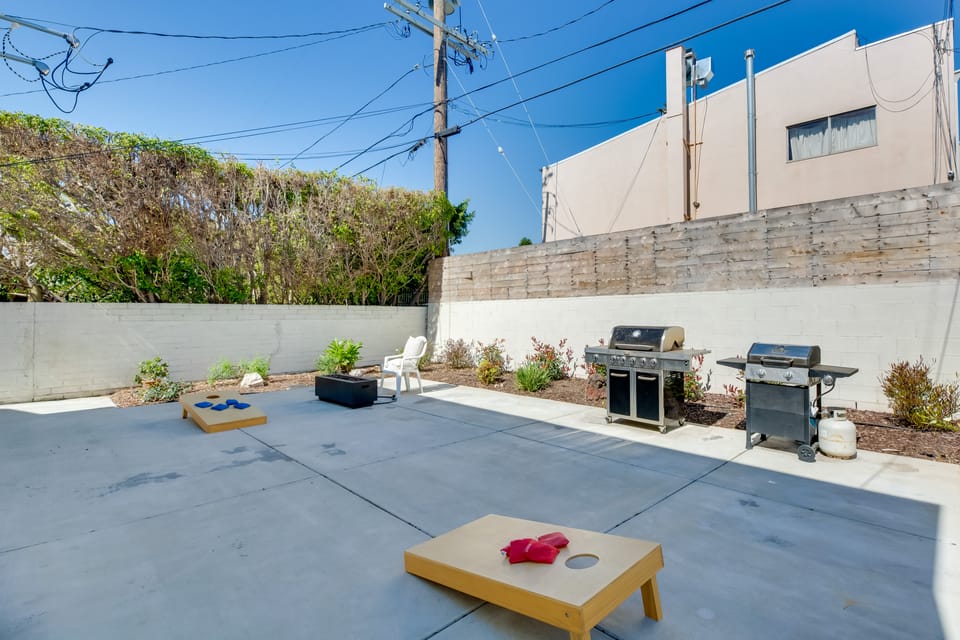 8 Mi to SoFi Stadium: Chic Los Angeles Abode Apartment in Culver City