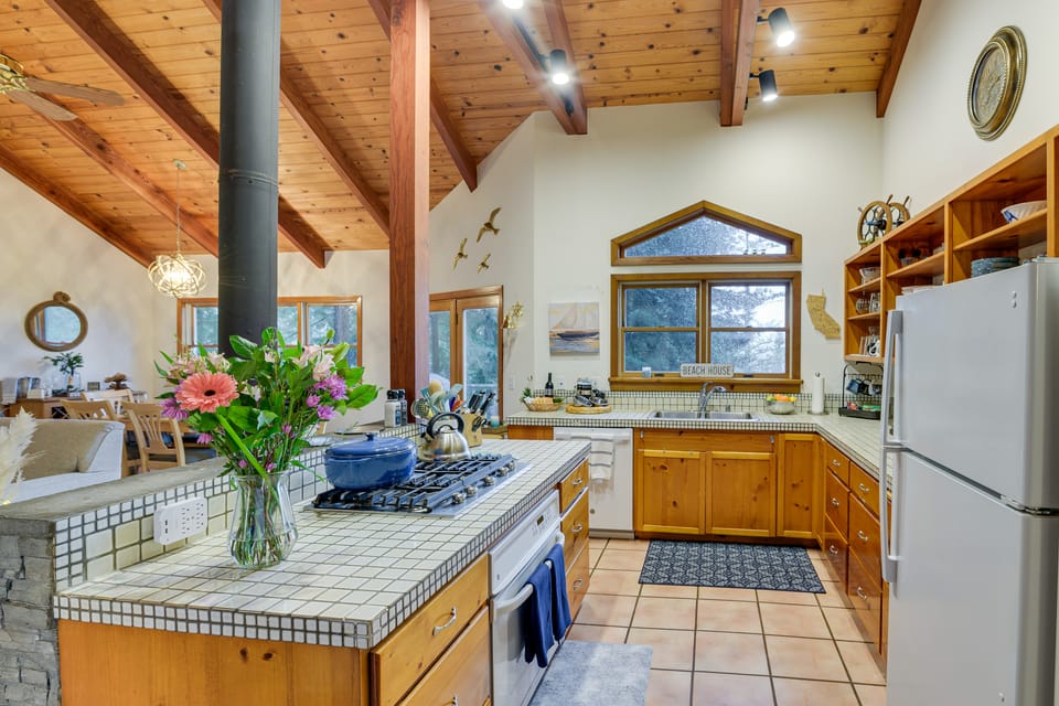 Ocean & Redwoods Views! Coastal NorCal Sanctuary House in Gualala