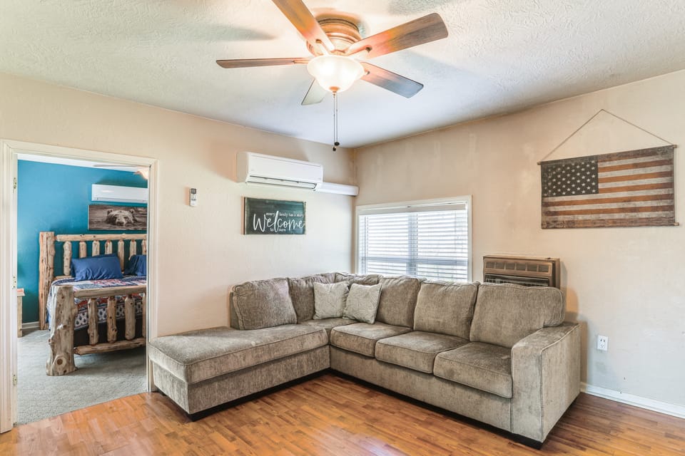 Serene Guion Cabin < 1 Mi to the White River! House in Arkansas