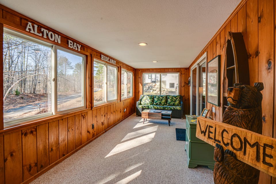 Cozy Home Near Lake Winnipesaukee & Hiking Trails House in Alton