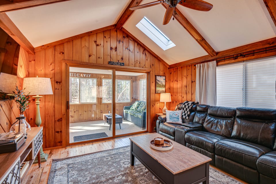 Cozy Home Near Lake Winnipesaukee & Hiking Trails House in Alton