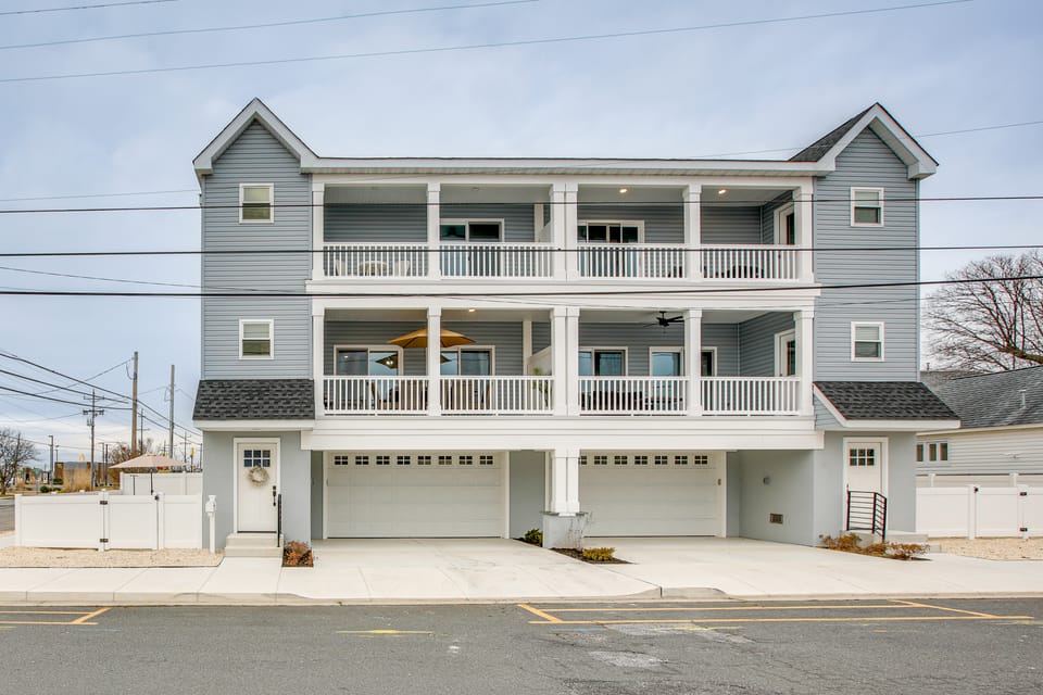 ‘The Kraken’ Wildwood Townhome: 1/2 Mi to Beach! Apartment in Wildwood