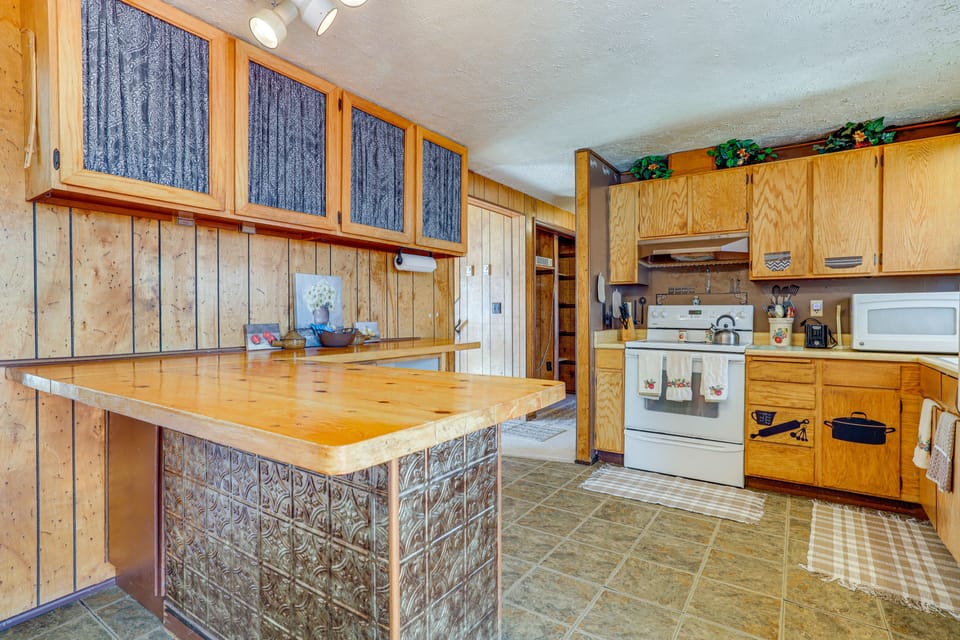 Charming Elk Mountain Home: Hunt, Hike & Fish! House in Wyoming