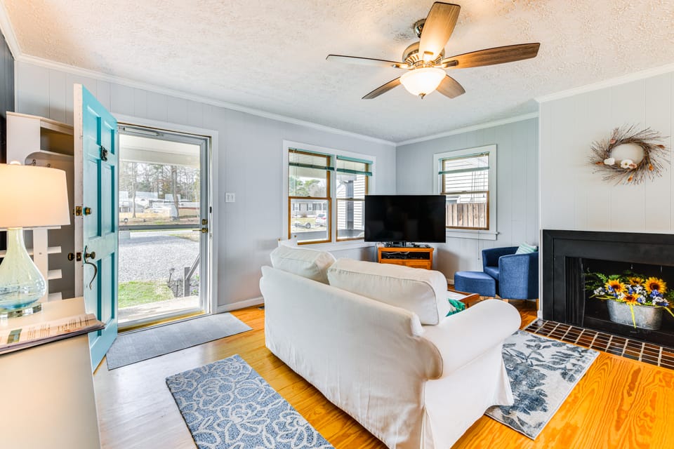 Riverfront Colonial Beach Home w/ Private Beach! House in Maryland