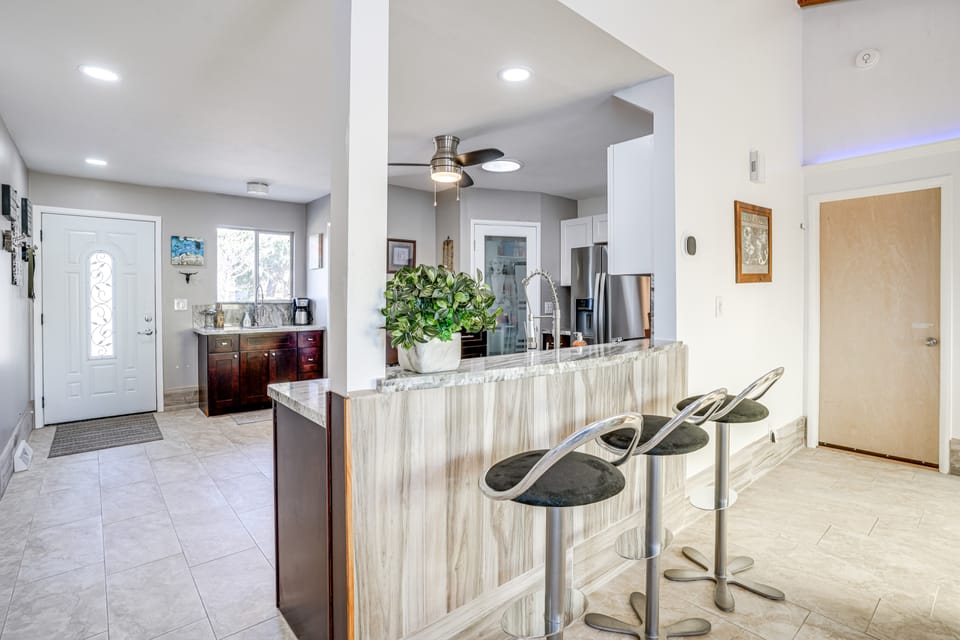 1 Mi to Dtwn: Scenic Prescott Hillside Retreat! Apartment in Prescott