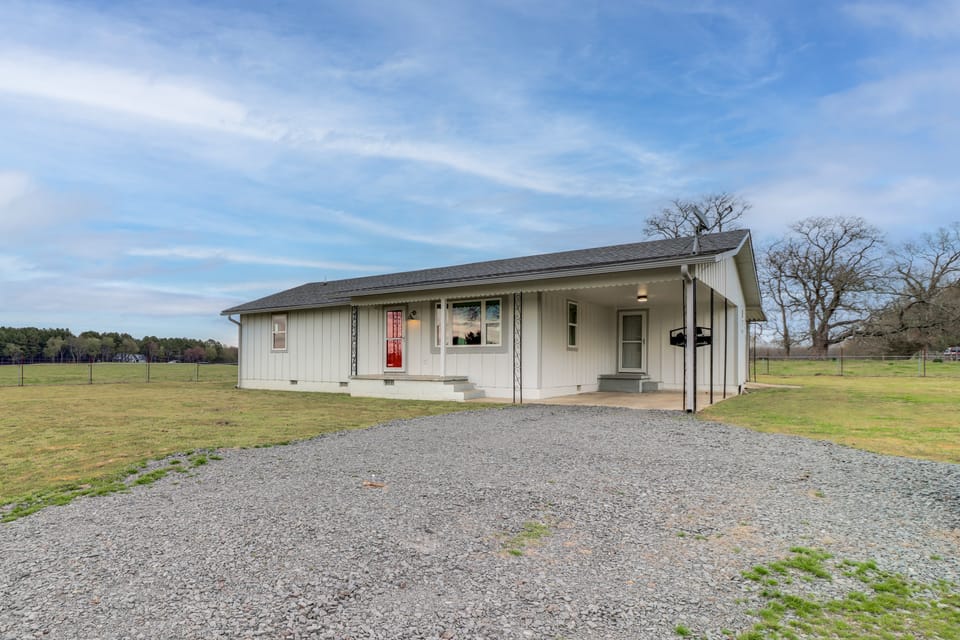 Historic Greers Ferry Home < 2 Mi to Shiloh Marina House in Greers Ferry Lake