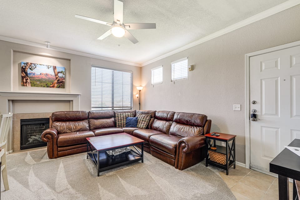 Pool Access, Near Spring Training! Mesa Retreat Apartment in Gilbert