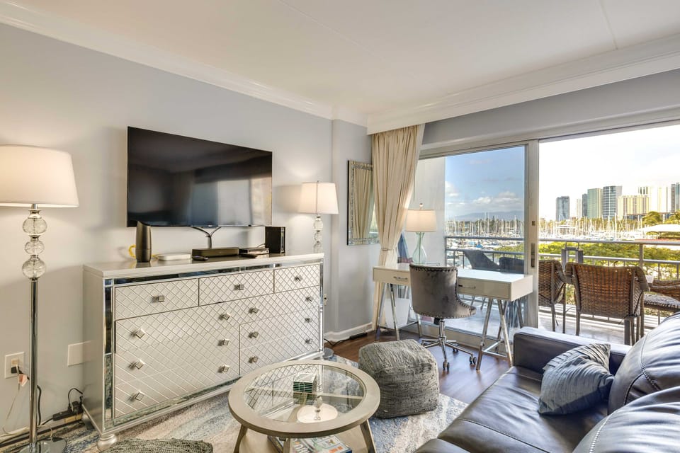 Ocean-View Honolulu Studio w/ Free Parking Apartment in Honolulu