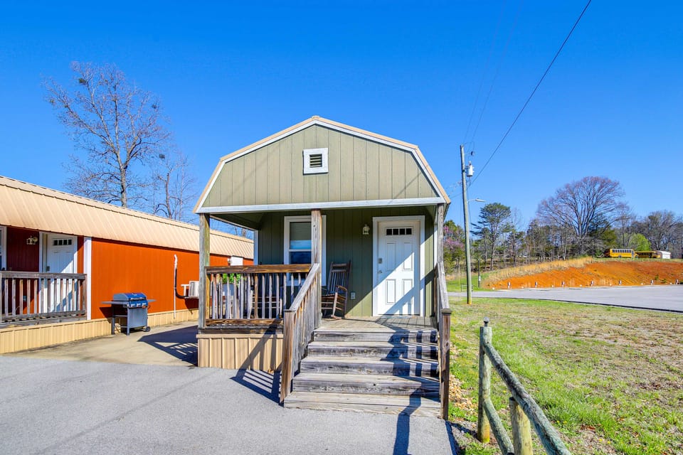 Charming Cabin Near Great Smoky Mountains! House in Tennessee