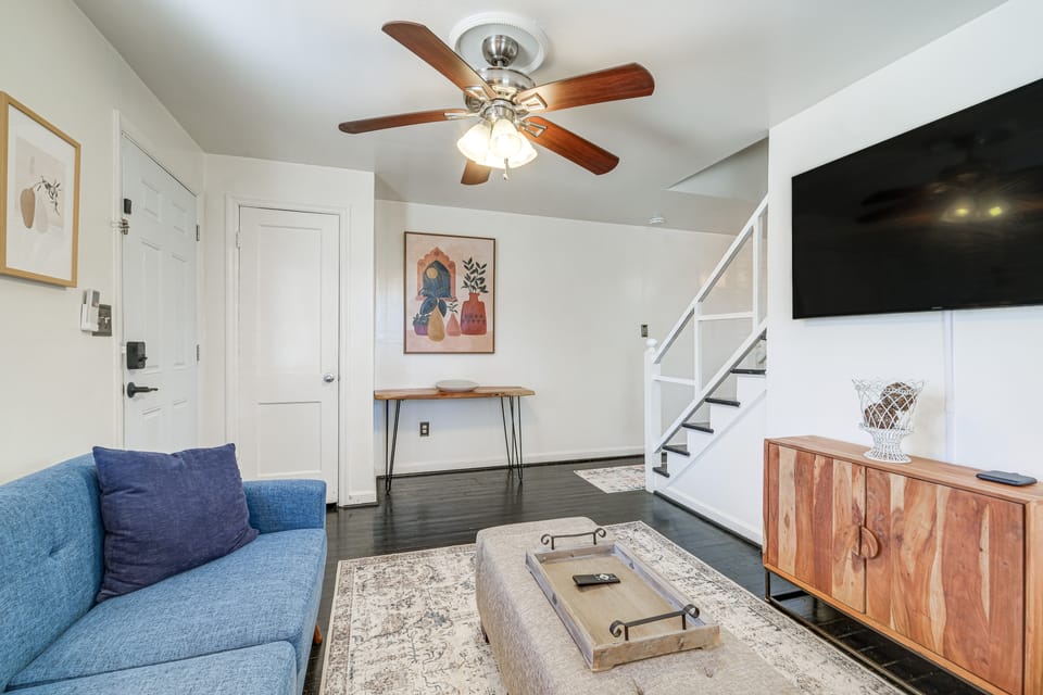 Updated Arlington Townhome ~ 5 Mi to National Mall Apartment in Arlington