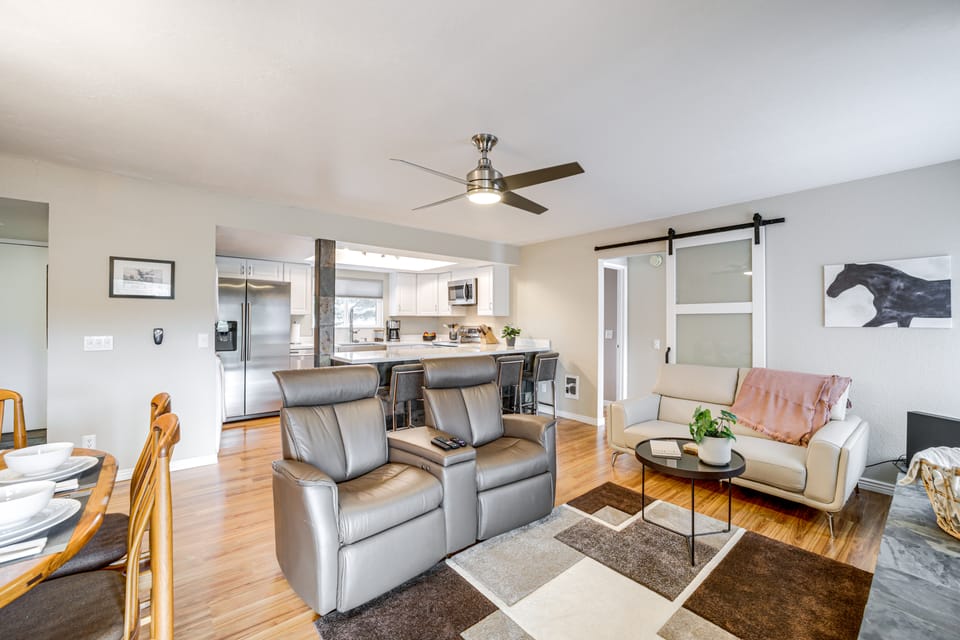 Deck & Golf Course Views: Munds Park Condo! Apartment in Munds Park