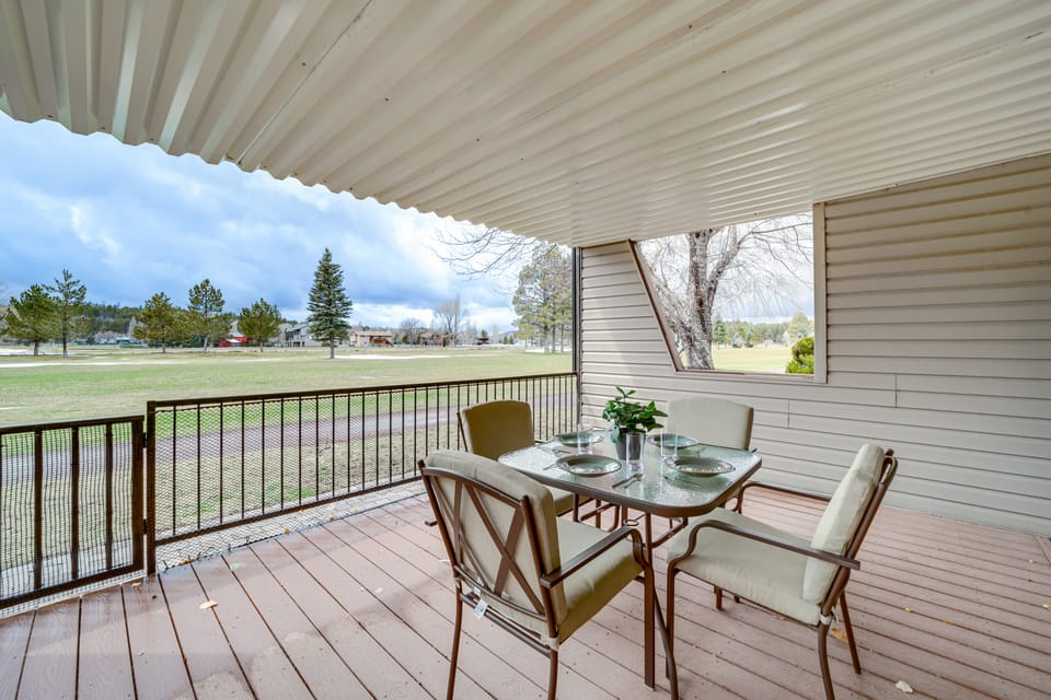 Deck & Golf Course Views: Munds Park Condo! Apartment in Munds Park