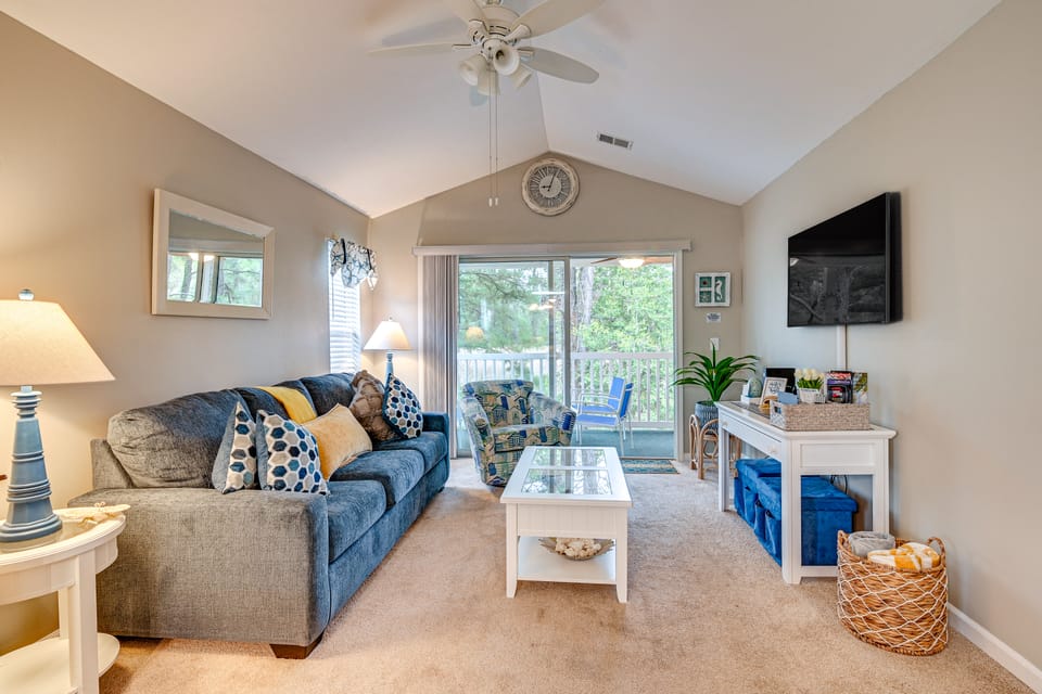 Myrtle Beach Golf Course Condo w/ Pool Access! Apartment in Carolina Forest