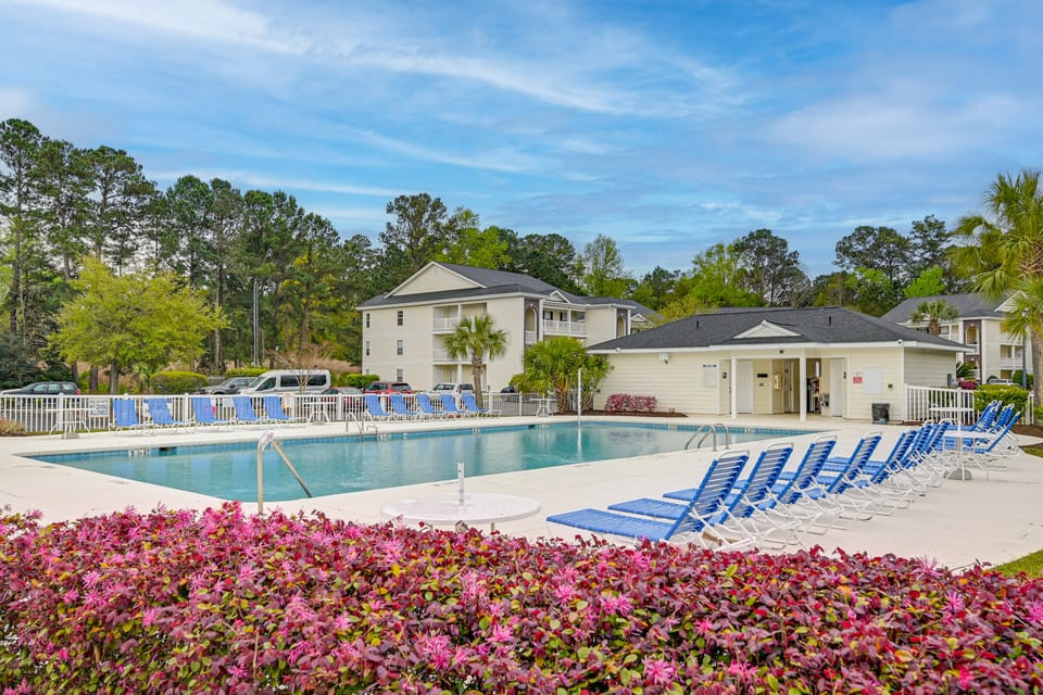 Myrtle Beach Golf Course Condo w/ Pool Access! Apartment in Carolina Forest