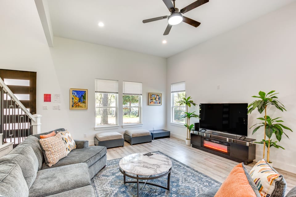 Fire Pit + Grill: Lakeside Gun Barrel City Home! House in Gun Barrel City