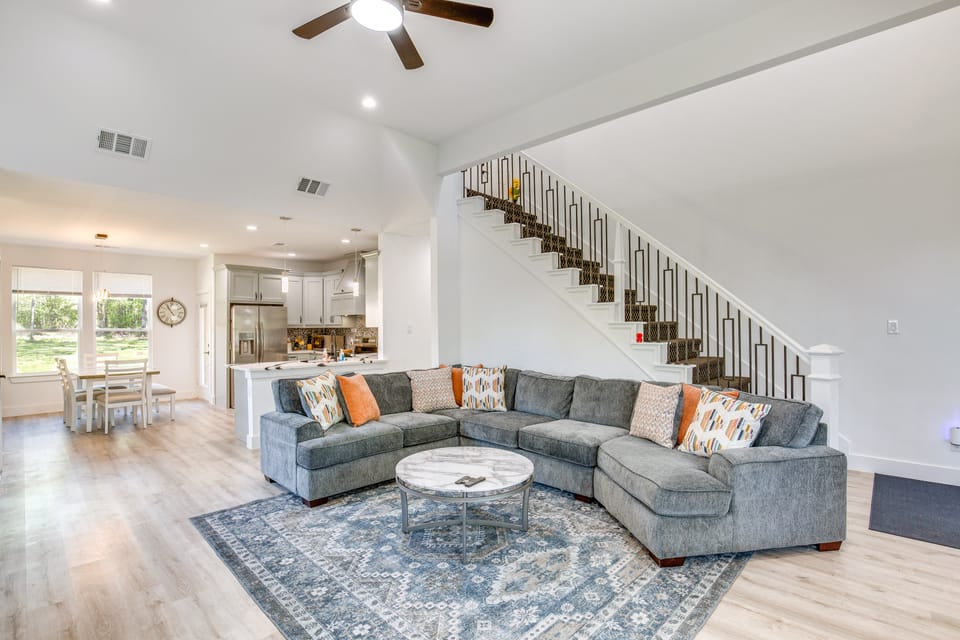 Fire Pit + Grill: Lakeside Gun Barrel City Home! House in Gun Barrel City