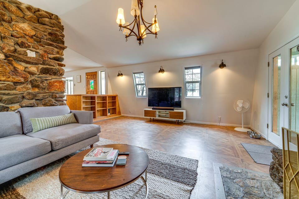 Near Hiking: Pet-Friendly Sierra Valley Gem House in Sierra Nevada
