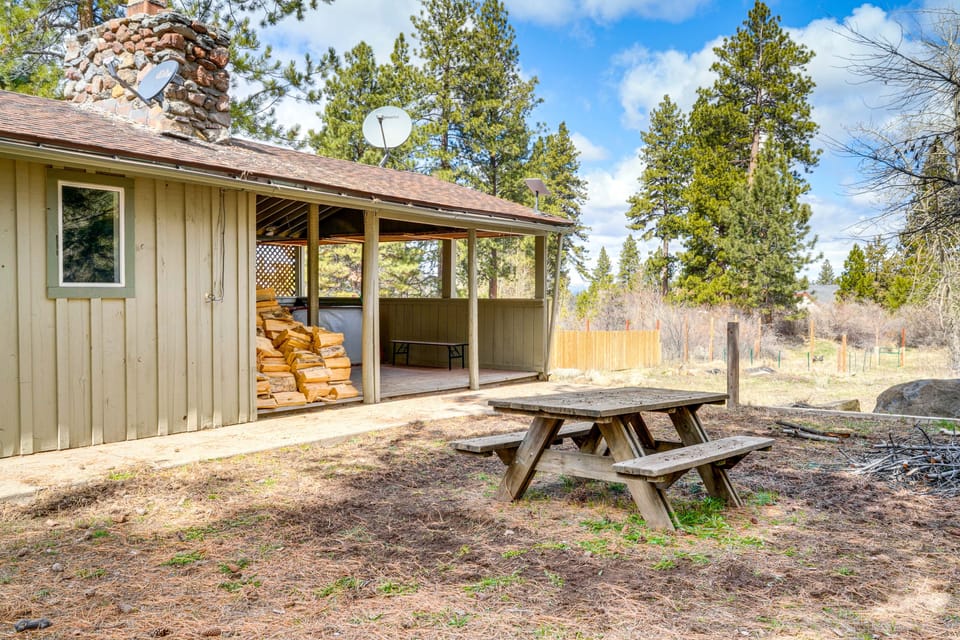 Near Hiking: Pet-Friendly Sierra Valley Gem House in Sierra Nevada