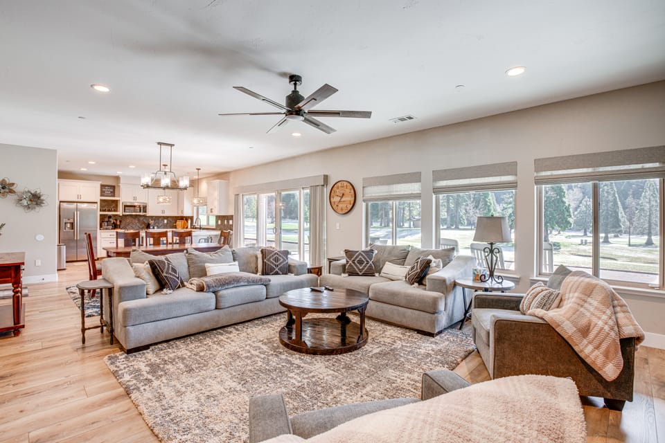 Game Room + Pool Access: Spacious Cabin in Arnold House in Arnold