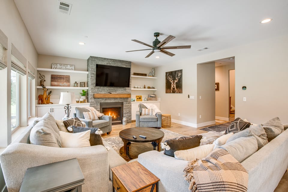 Game Room + Pool Access: Spacious Cabin in Arnold House in Arnold