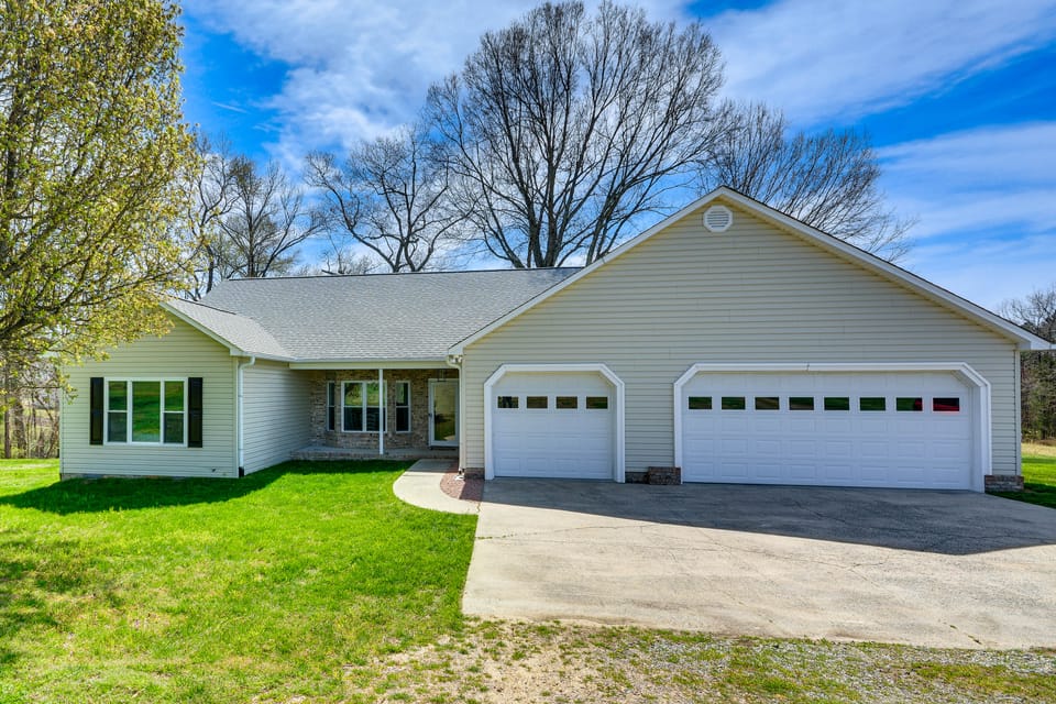 Bright & Elegant Home in High Point w/ Deck! House in North Carolina