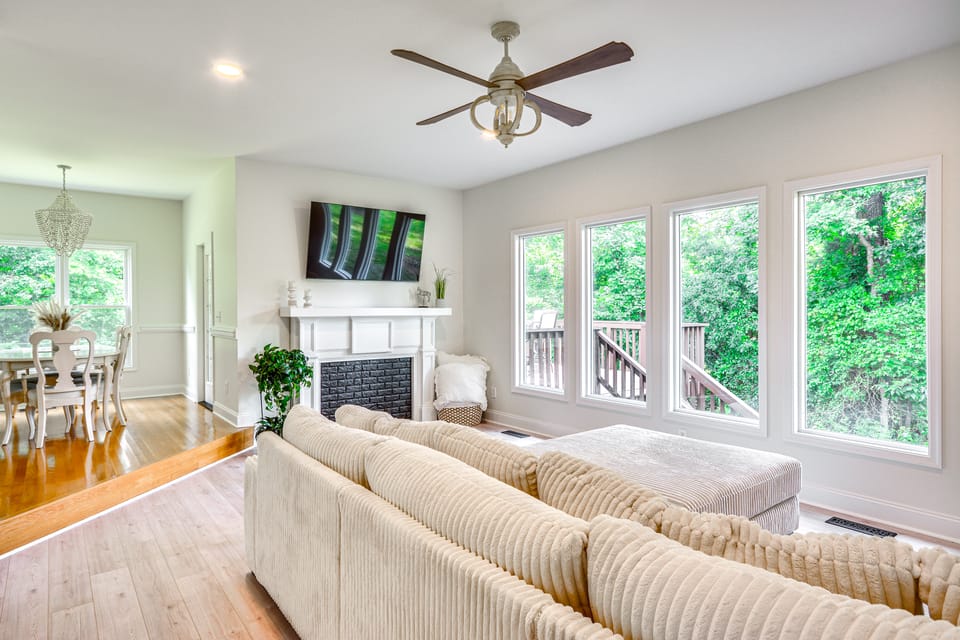 Bright & Elegant Home in High Point w/ Deck! House in North Carolina