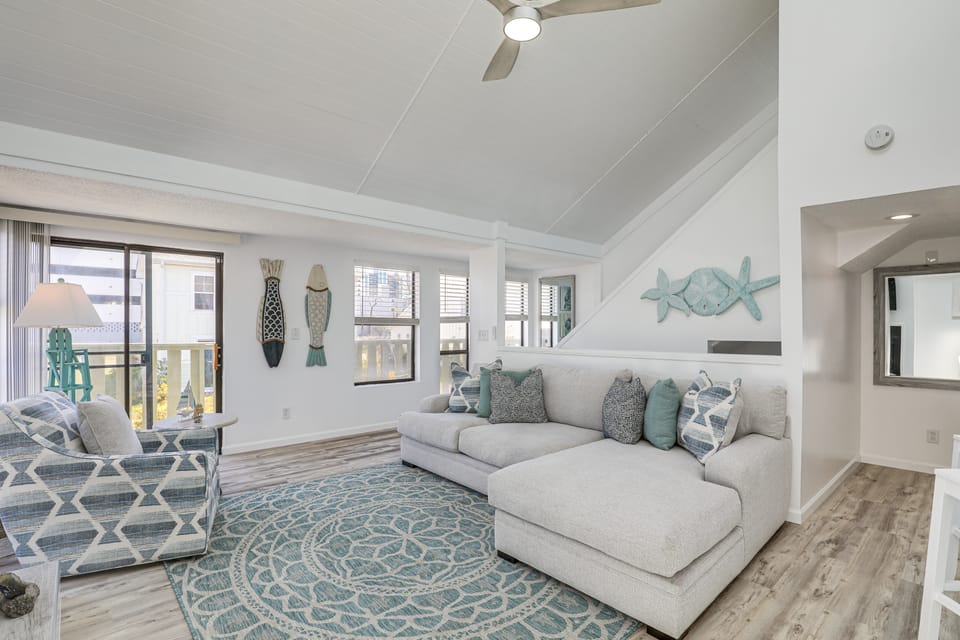 Bright & Airy Myrtle Beach Condo: 1 Block to Ocean Apartment in Myrtle Beach