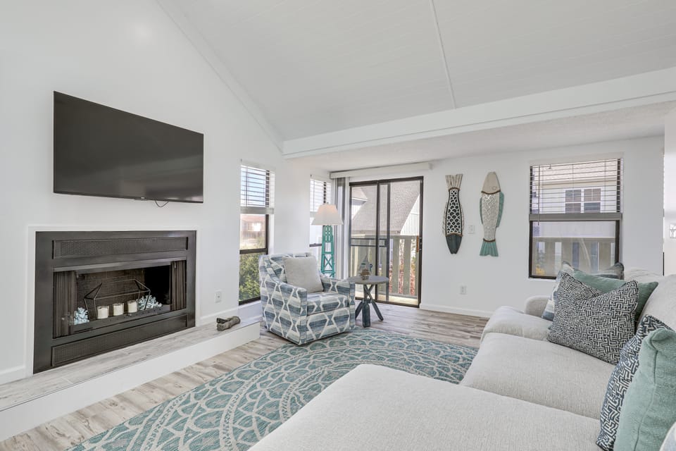 Bright & Airy Myrtle Beach Condo: 1 Block to Ocean Apartment in Myrtle Beach