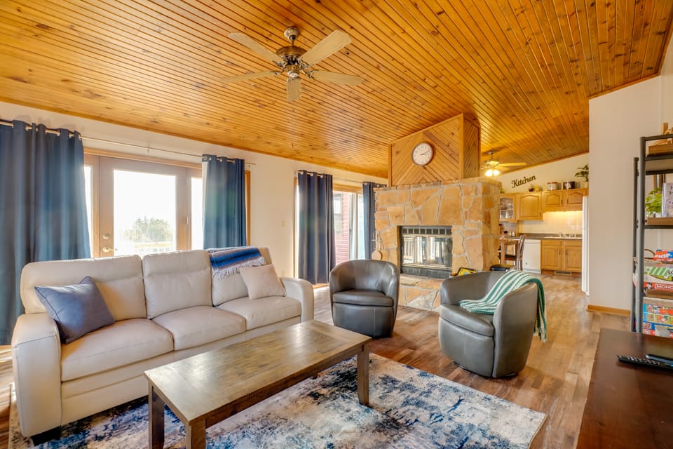 Cozy Belgrade Cottage w/ Wood-Burning Stove! Cottage in Ozark Mountains