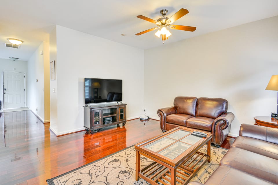 Cozy Greensboro Townhome w/ Community Pool & Grill Apartment in High Point
