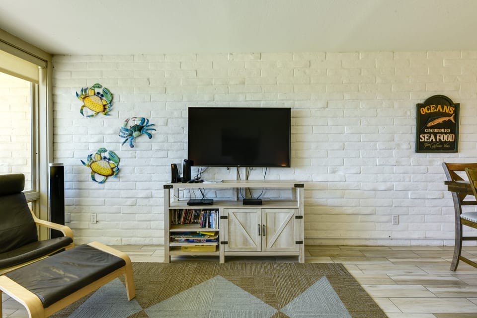 Direct Beach Access: Sunny Port Aransas Condo Apartment in Port Aransas