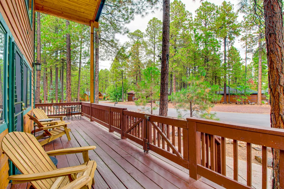 Pet-Friendly Cabin w/ Fire Pit in Pinetop! House in Arizona