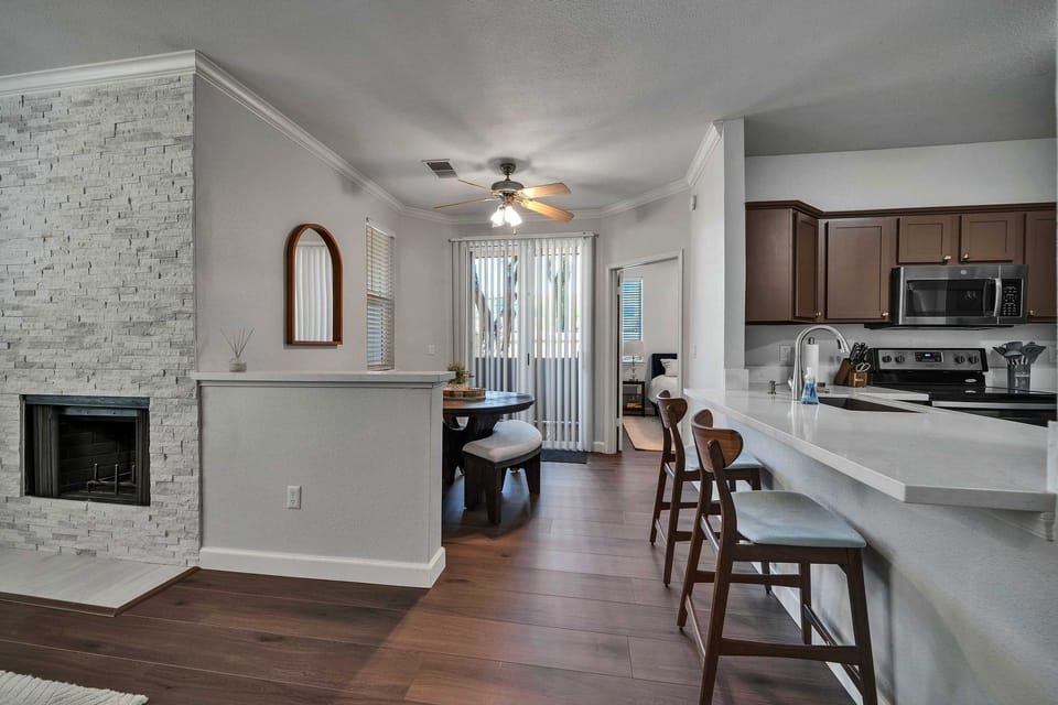 Shop & Golf! Gem w/ Pool Access in Scottsdale Apartment in Scottsdale