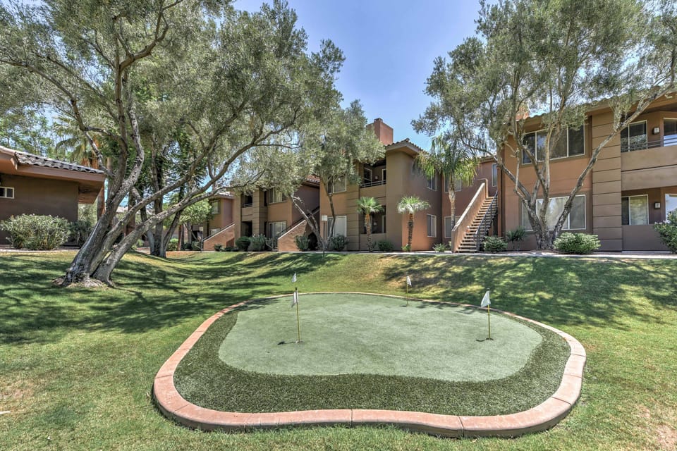 Shop & Golf! Gem w/ Pool Access in Scottsdale Apartment in Scottsdale