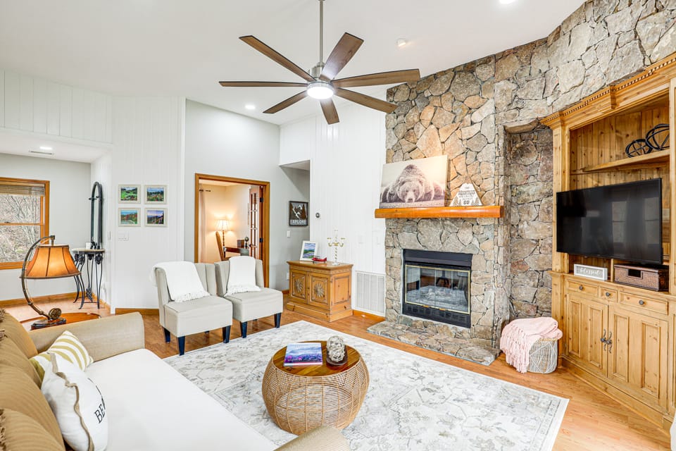 Golf Course Views: Condo in Blue Ridge Mountains! Apartment in Tennessee