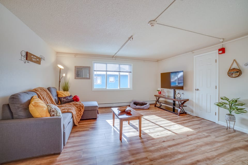 Anchorage Apartment Rental w/ Mountain Views! Apartment in Anchorage