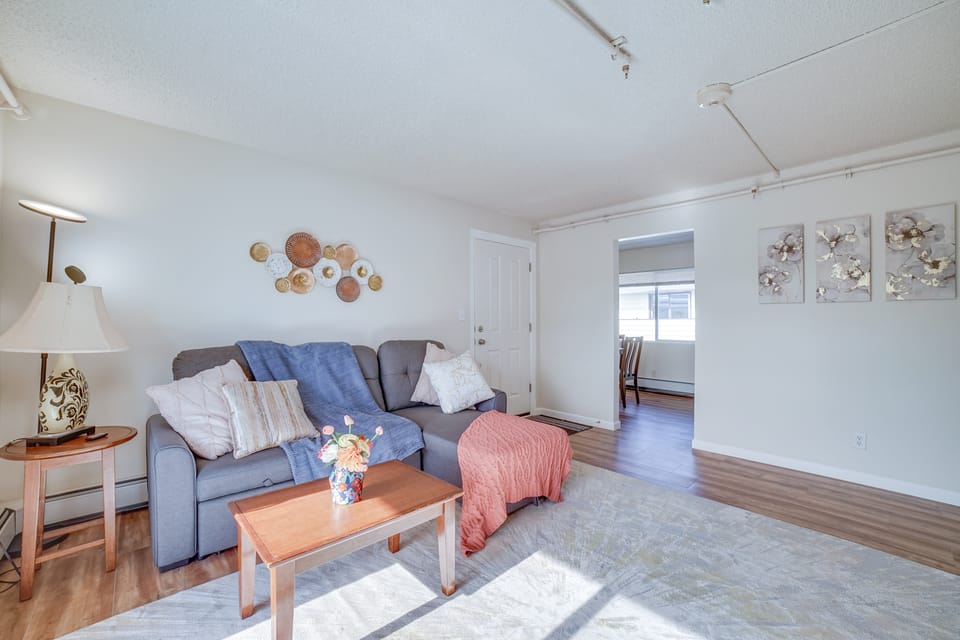 Anchorage Retreat, Walk to Dining & Entertainment Apartment in Anchorage