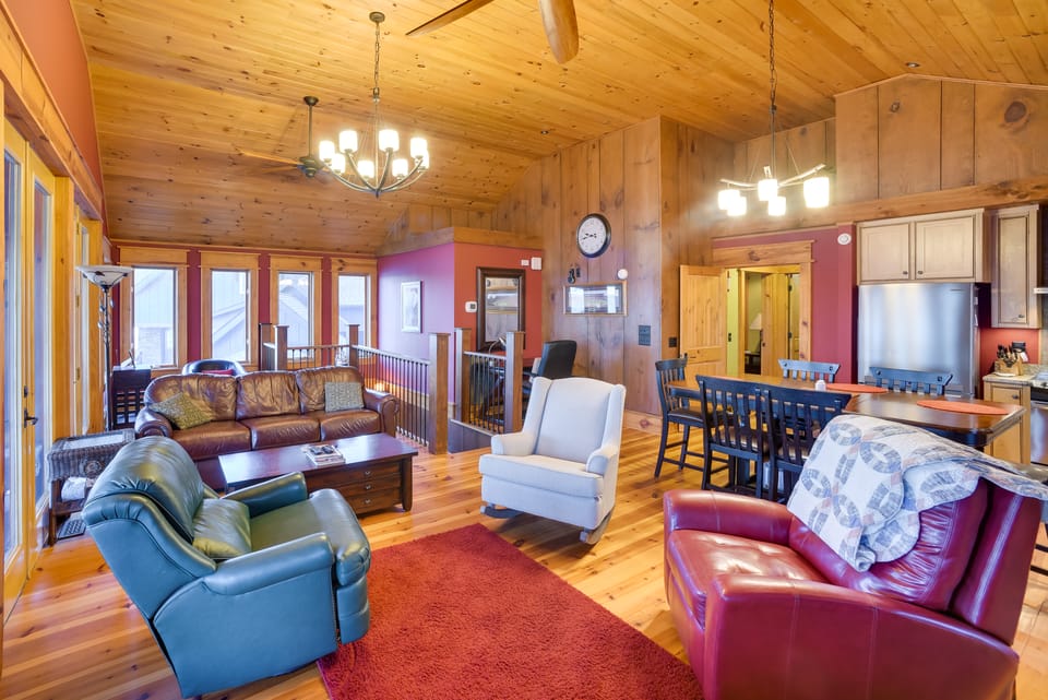 Luxurious Lakefront Paradise in Scottsboro w/ Dock Cottage in Alabama