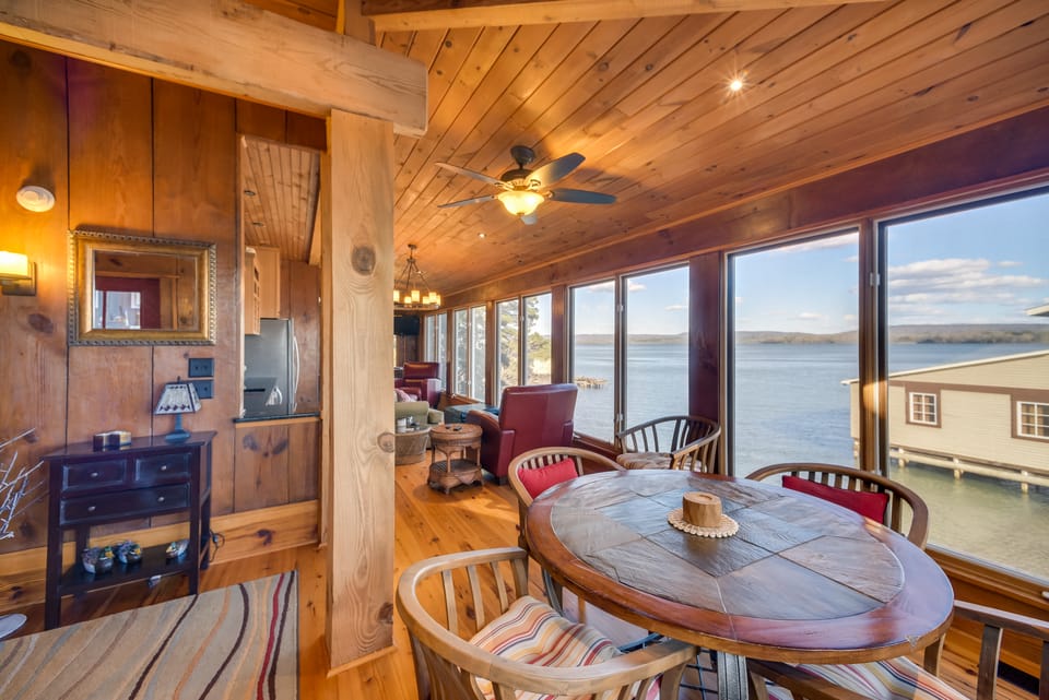 Luxurious Lakefront Paradise in Scottsboro w/ Dock Cottage in Alabama