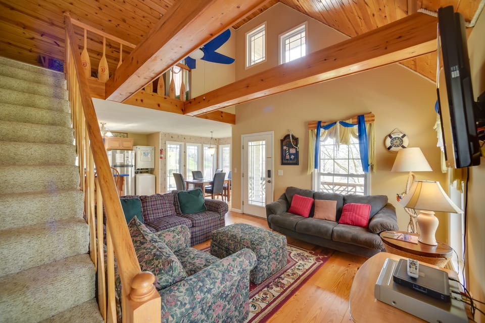 Nautical Retreat at Kudzu Cove Cabins Resort House in Guntersville Lake