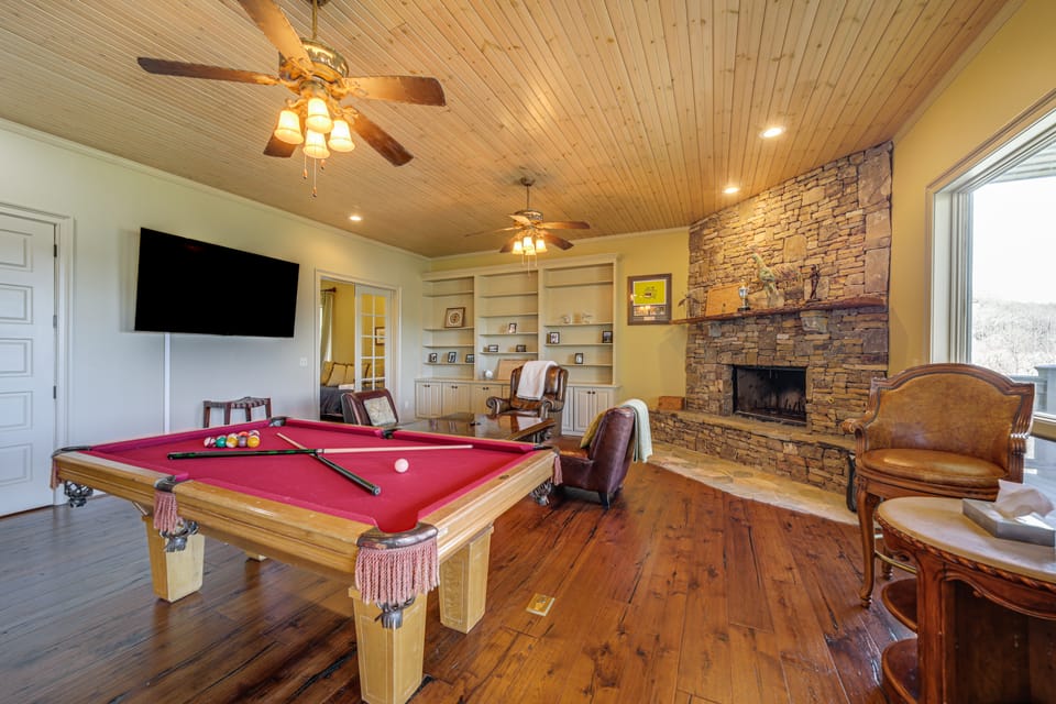 Water Views! Group-Friendly Lake Glenville Home House in Lake Glenville
