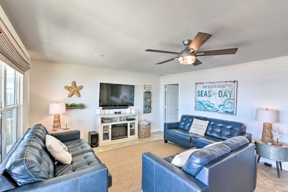 Surfside Beach Home w/ Deck on Pedestrian Beach! House in Surfside Beach