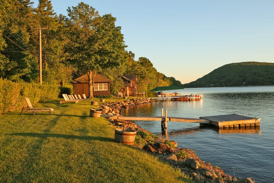 Stunning Warren Lakefront Home: Deck, Grill, Sauna House in New Preston