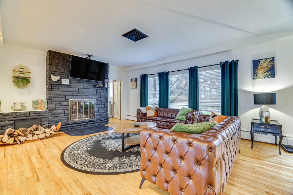 Game Room & Hot Tub! Cresco Family Home House in Pocono Mountains
