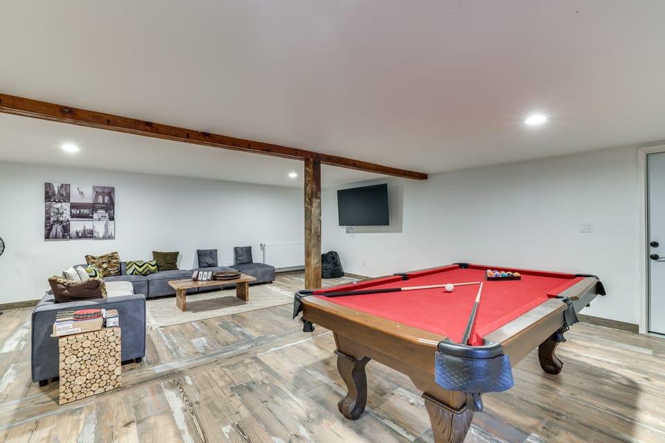 Game Room & Hot Tub! Cresco Family Home House in Pocono Mountains