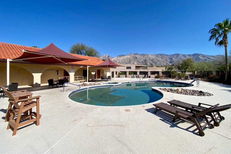 Tucson Townhome w/ Mountain View, Pool Access! Apartment in Catalina Foothills