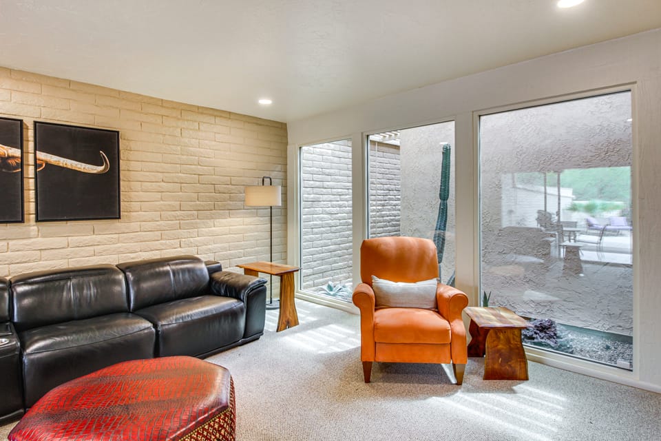 Tucson Townhome w/ Mountain View, Pool Access! Apartment in Catalina Foothills