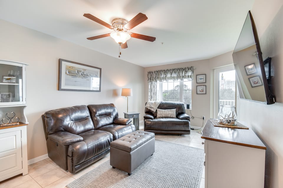 Condo w/ Pool Access: Walk to Cotton Bayou Beach! Apartment in Orange Beach